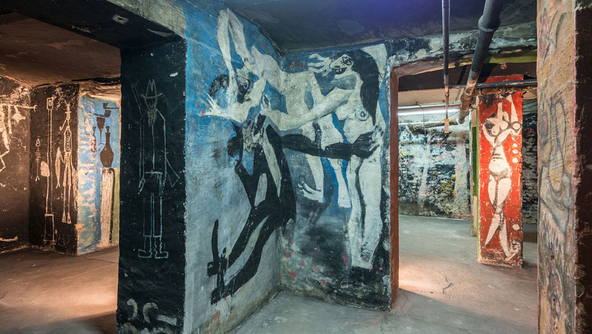 Picture Cellar, in the foreground mural by Harald Metzkes and Manfred Böttcher © VG Bild-Kunst, Bonn 2018, photo: Andreas FranzXaver Süß